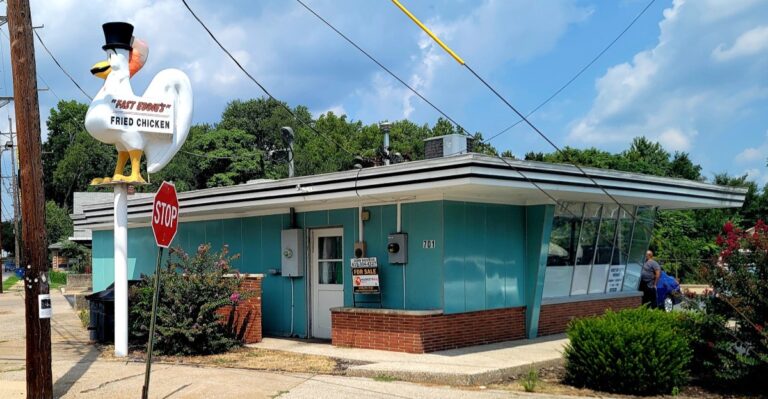 This Tiny Illinois Restaurant Serves Chicken Livers Known Around the World