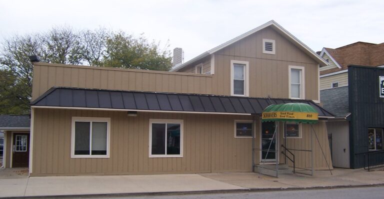 This Unassuming Illinois Restaurant Serves a Tenderloin So Massive It Takes Four Buns to Hold It