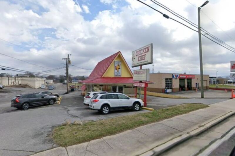 This Unassuming Tennessee Restaurant Is Hiding Some Seriously Good Fried Chicken