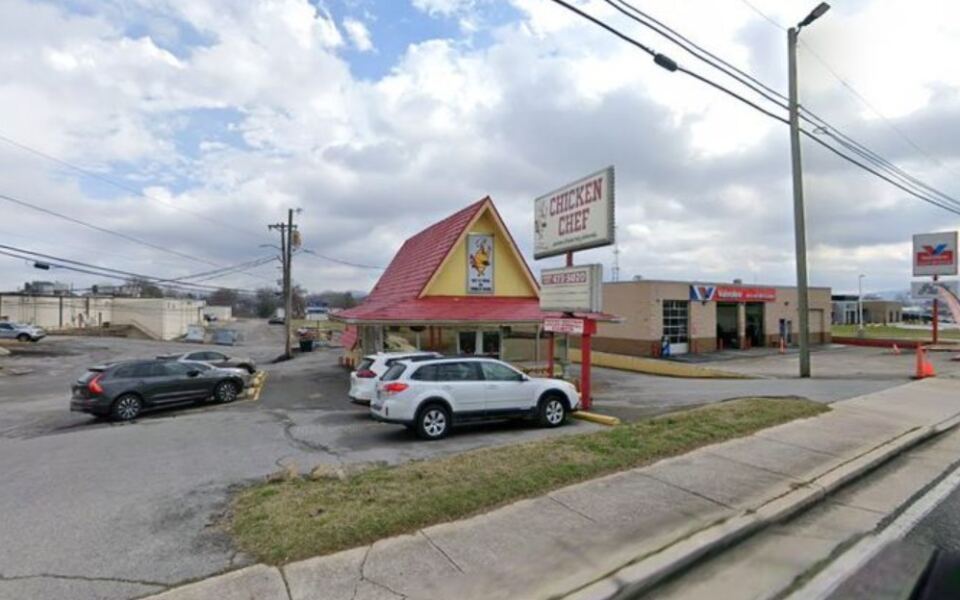 This Unassuming Tennessee Restaurant Is Hiding Some Seriously Good Fried Chicken