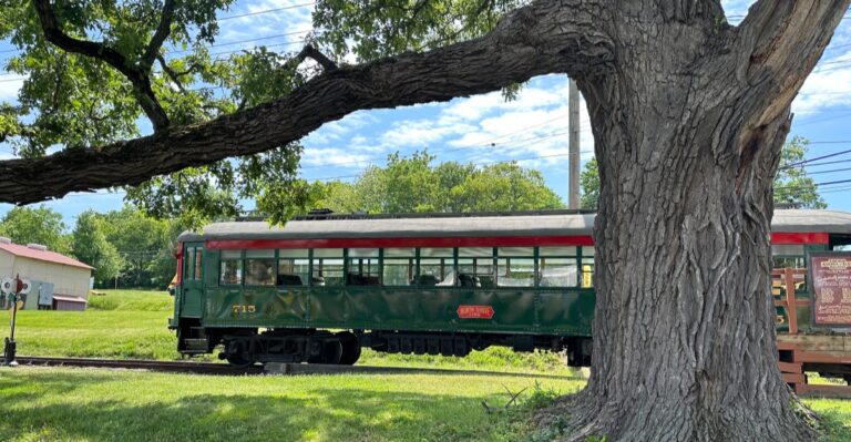 This Vintage Illinois Trolley Ride Rolls Through Scenic River Country That’s Hard to Forget