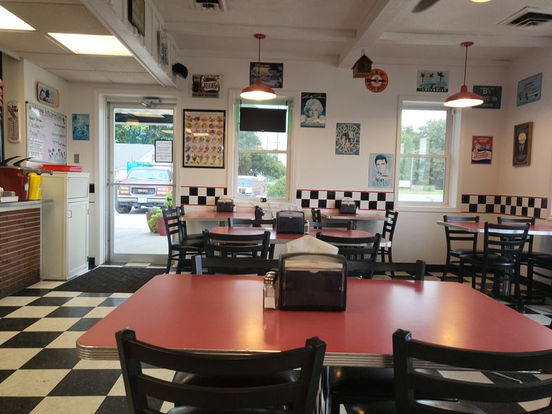 B's Drive In, Farmington, IL