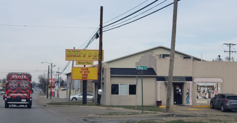 You’ll Want to Visit This Old-School Drive-Thru BBQ Joint That’s Been an Illinois Staple Since 1952